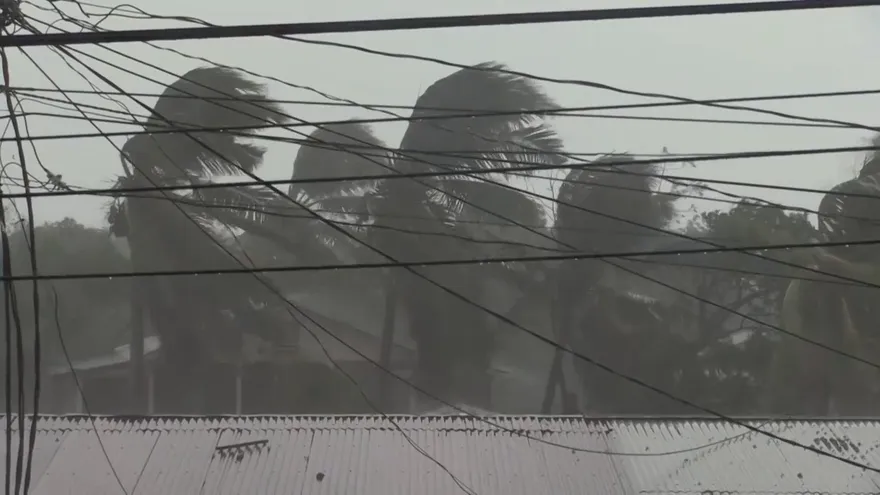 Iota llega a Nicaragua como huracán de máxima categoría