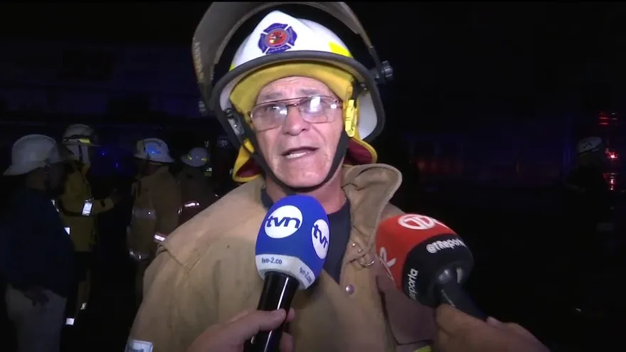 Controlan fuego en local comercial de Los Pueblos