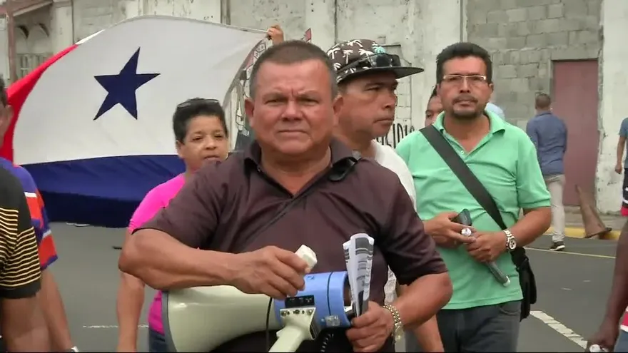 Suntracs protesta en las afueras de la Asamblea Nacional