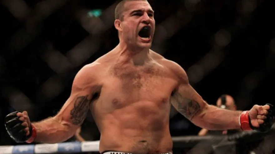 Rua se impone a Vera con el poder de sus puños