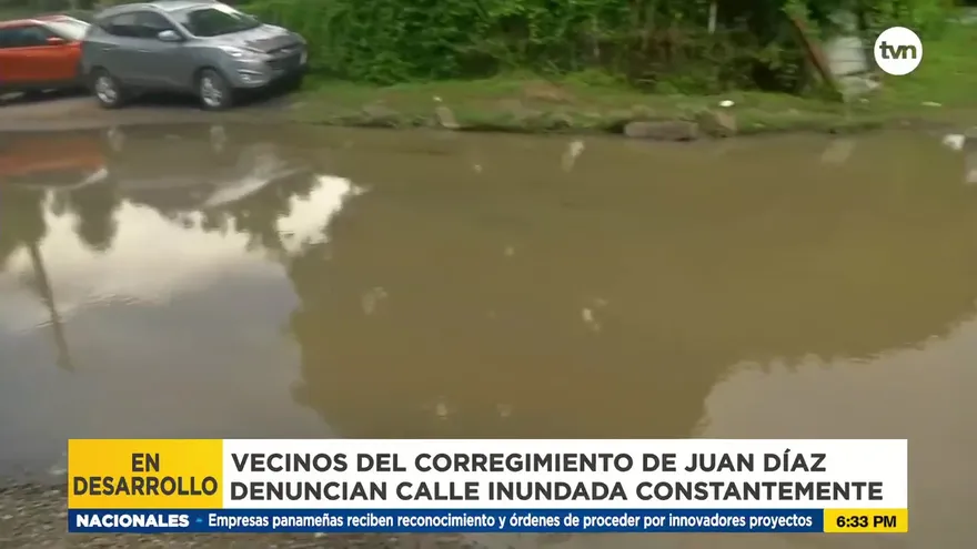 Calle inundada en Juan Díaz