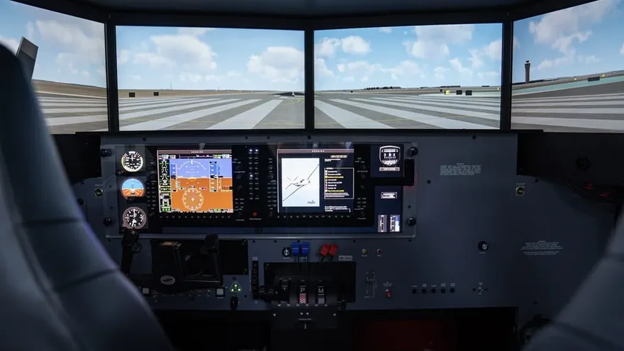 El simulador denominado “REDBIRD FMX” de la Escuela de Aviación y Logística (EAL) de la UTP