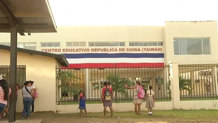 Padres de familia denuncian mal estado de plantel en Panamá Este