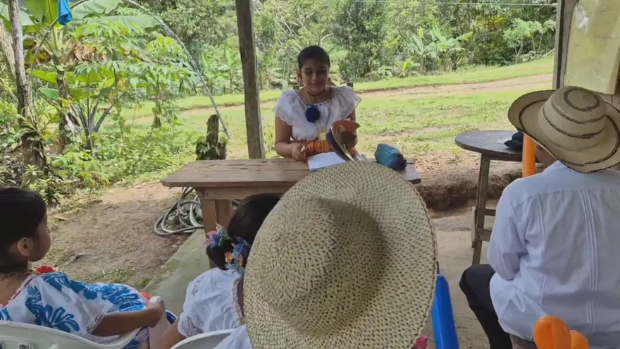 Yanibel, la niña maestra que siembra esperanzas
