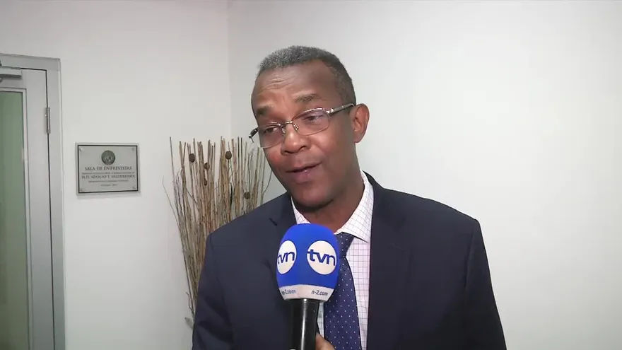 Beca Universal será ampliada para estudiantes de escuelas privadas