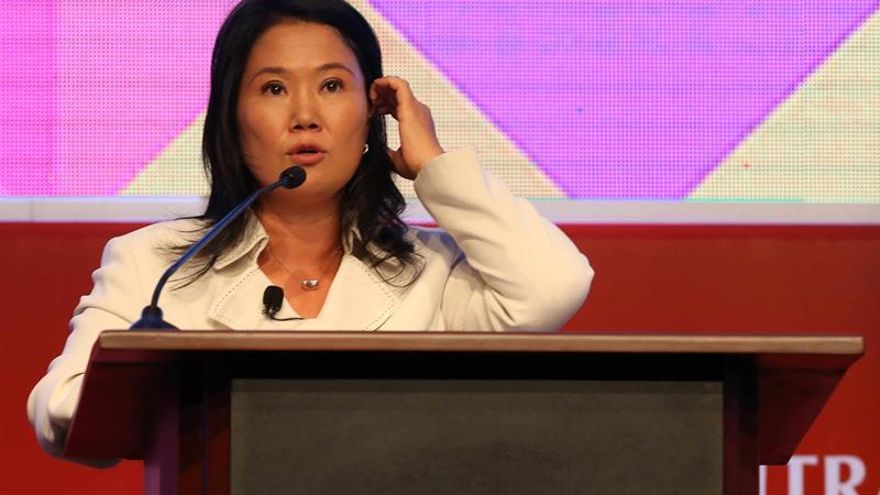 A un mes de las elecciones en Perú, Keiko Fujimori se mantiene a la cabeza