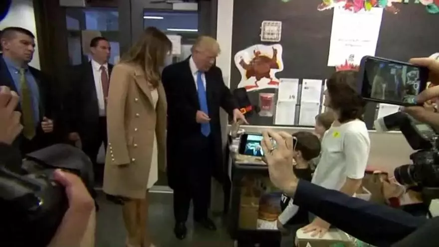 Donald Trump vota en Manhattan acompañado por su esposa e hija
