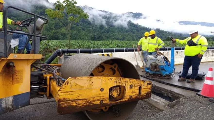 MOP avanza en la rehabilitación vial del puente Washo, mejorando la conectividad en Bocas del Toro.