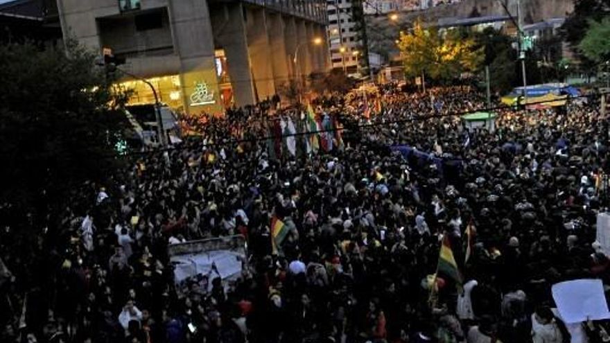 Personas en las calles en la capital de Bolivia
