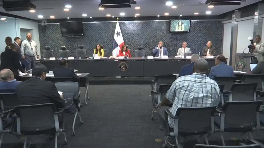 Comisión de Credenciales aprueba descuentos a diputados que se ausenten sin justificación