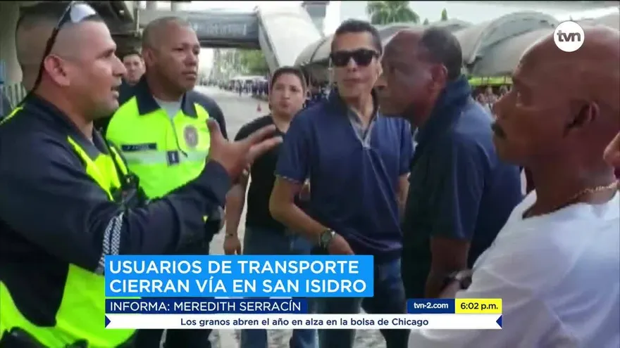 Usuarios cierran vía Transístmica en San Isidro