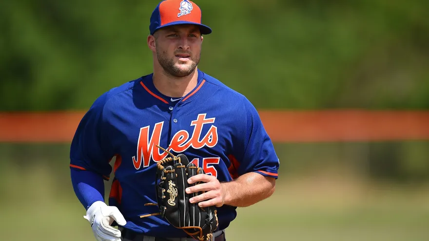 Tim Tebow se operará la mano y acabaría su temporada en las menores