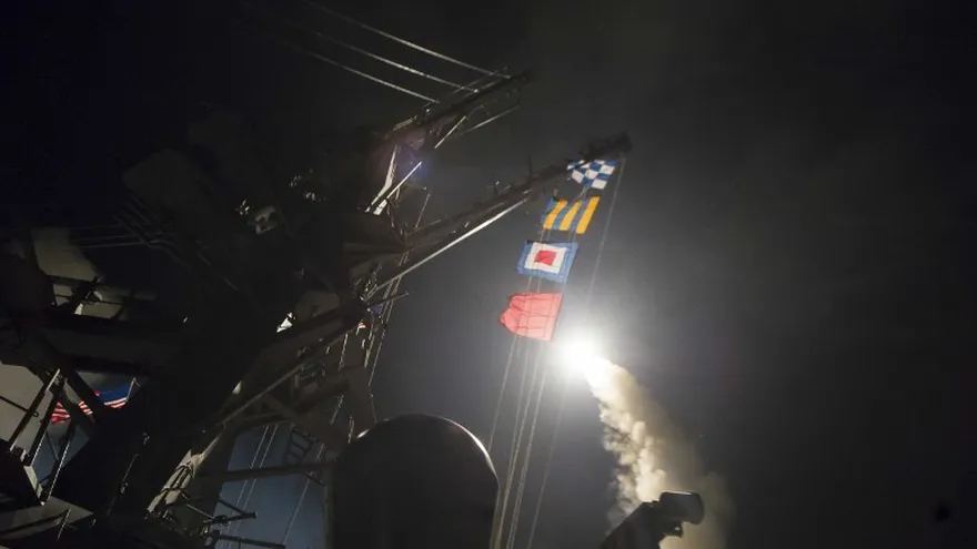 Estados Unidos ataca un aeródromo en Siria