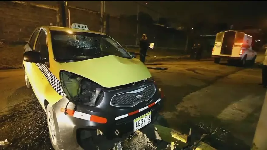 Delincuentes atacan a taxista en Río Abajo