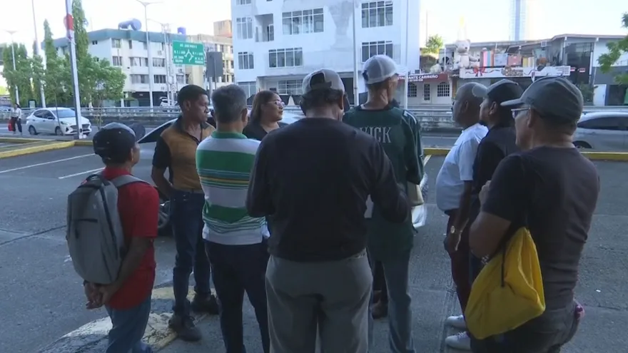 Extrabajadores del Miviot protestan por pago de prima de antigüedad.