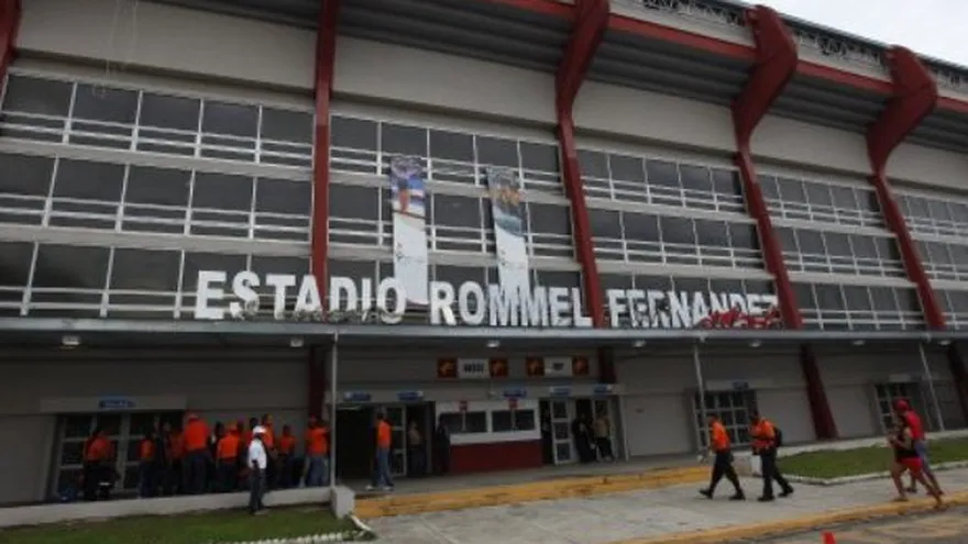 "Sele" inicia prácticas a puertas cerradas