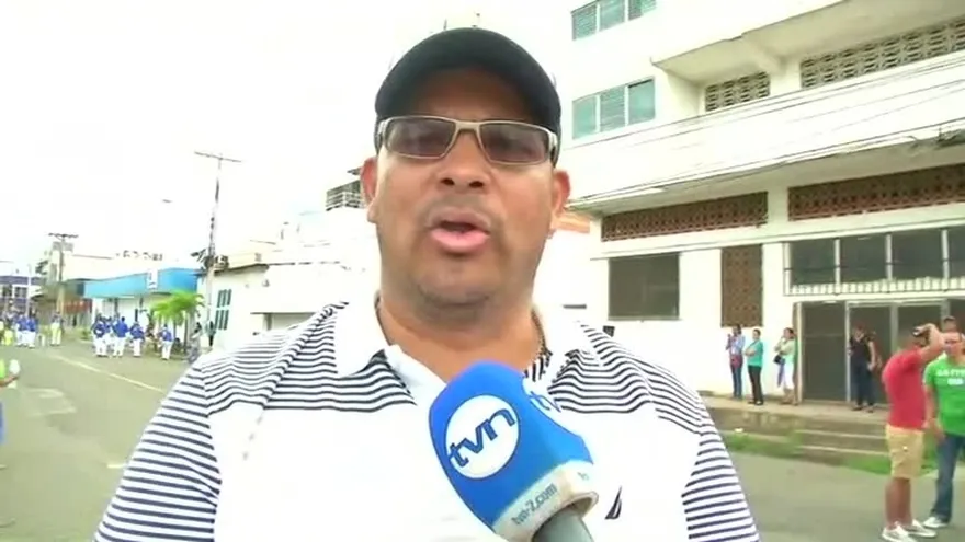 Desfile de bandas independientes en chitré