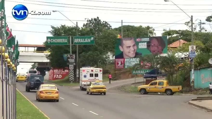 Residentes de Arraiján resienten la falta de limpieza de propagandas