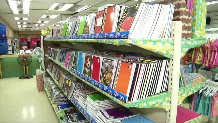 Venta de útiles escolares, a paso lento en 5 de Mayo