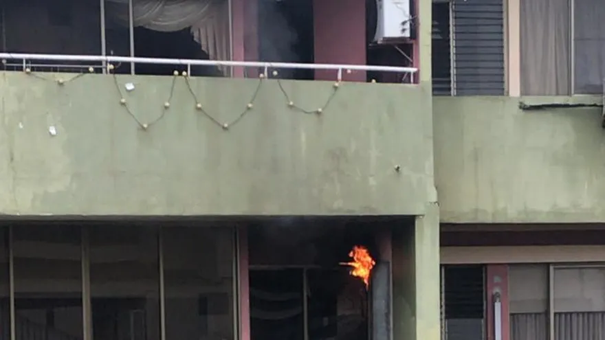 Una persona con quemaduras por incendio en un PH en Colón