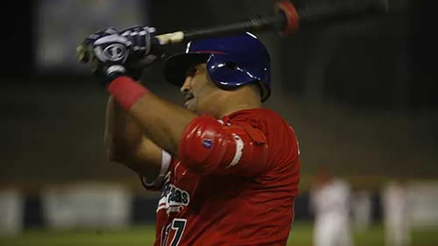 Fredy Herrera llega a 600 hits en partido que Veraguas gana a Herrera en 15 ep
