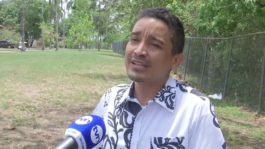 La historia del panameño que se casó con otro hombre y adoptó un niño