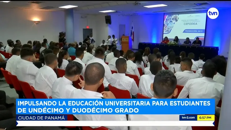 Impulsan educación universitaria para estudiantes graduandos