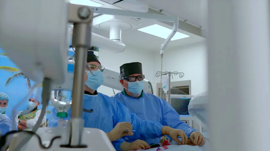 Ciudad de la Salud implanta por primera vez prótesis valvular transcatéter en posición pulmonar