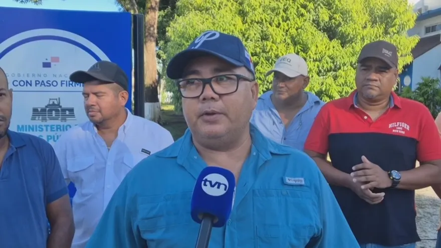 Camioneros exigen pago al Ministerio de Obras Públicas