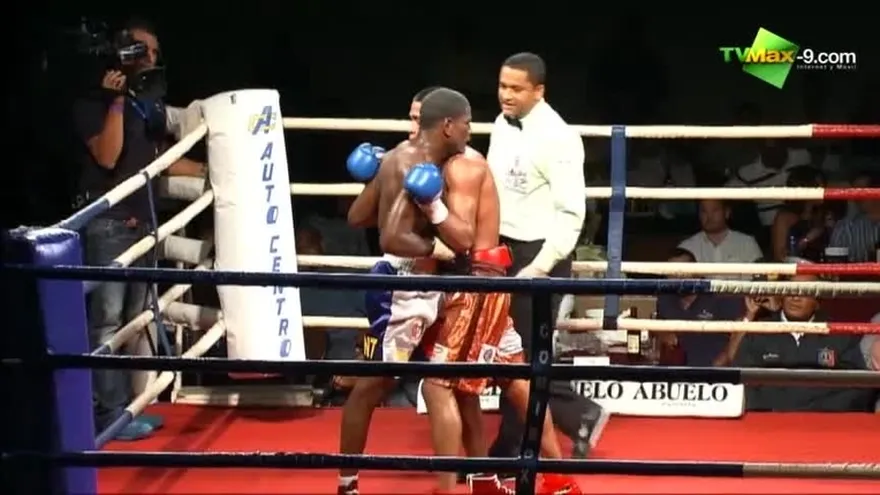 César ´El Fronterizo´ Rivas ganó a John Rentería