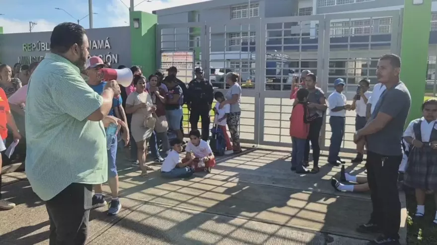 Regreso a clases con matices: normalidad en la capital mientras persisten contratiempos en el interior.