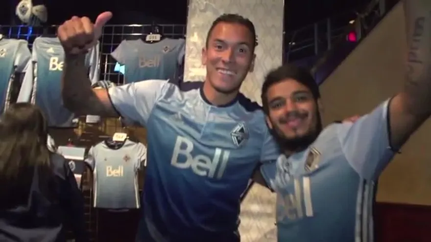 Blas Pérez en firma de autógrafos y presentación del Vancouver Whitecaps