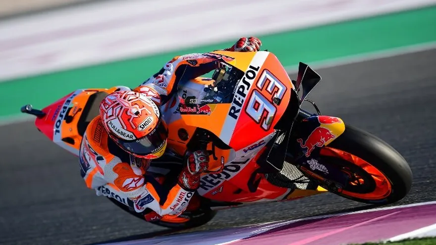 Marc Márquez bate el récord del circuito en los libres del GP de Catar