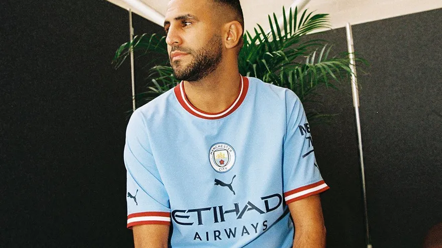 El Manchester City presentó su nueva equipación para la próxima temporada