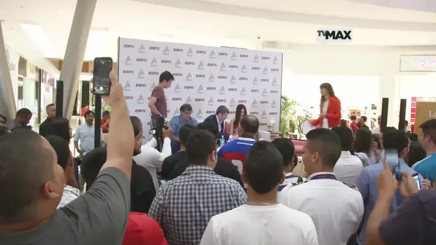 Kempes, Palomo y Carolina Padrón en Panamá