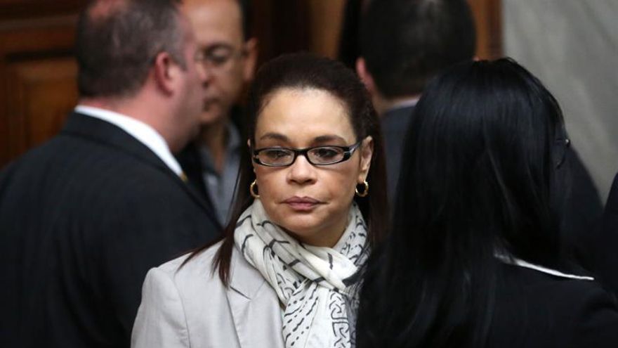 La exvicepresidenta guatemalteca Roxana Baldetti (c).
