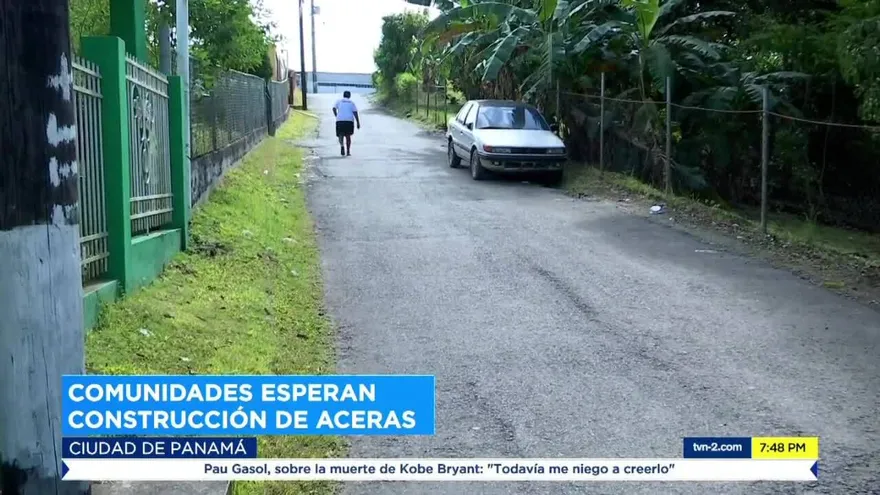 Comunidades esperan construcción de aceras