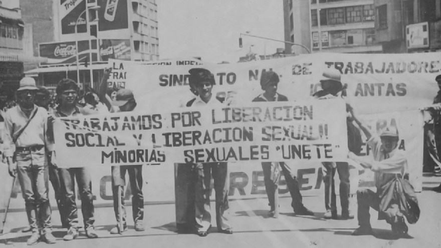 La iniciativa recupera pancartas históricas que vuelven a las calles este 2025