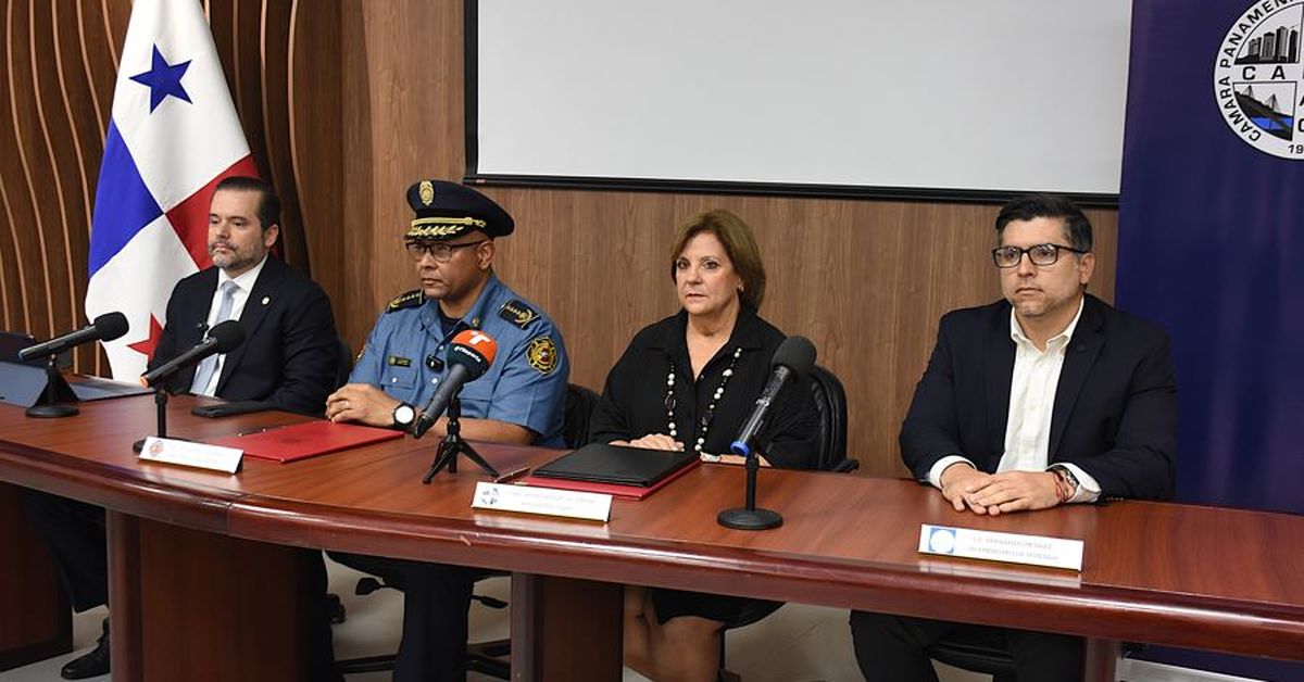 CAPAC y Bomberos firman convenio para modernizar trámites de seguridad