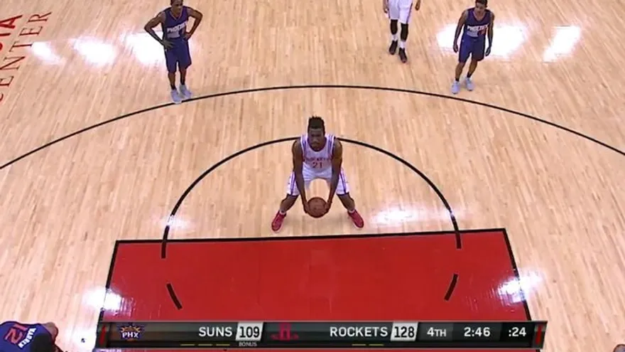 Onuaku debuta en la NBA con un tiro libre de cuchara