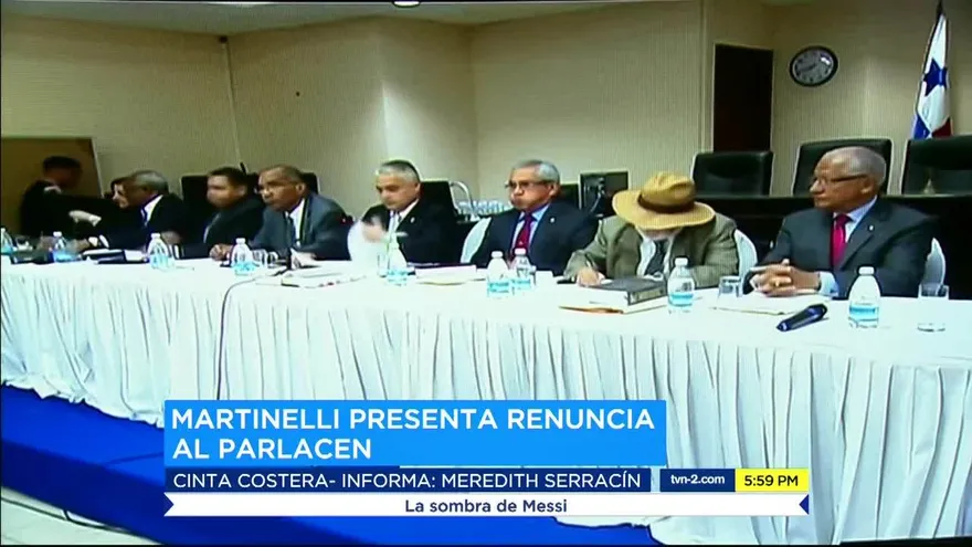 Expresidente Martinelli presenta renuncia al Parlacen