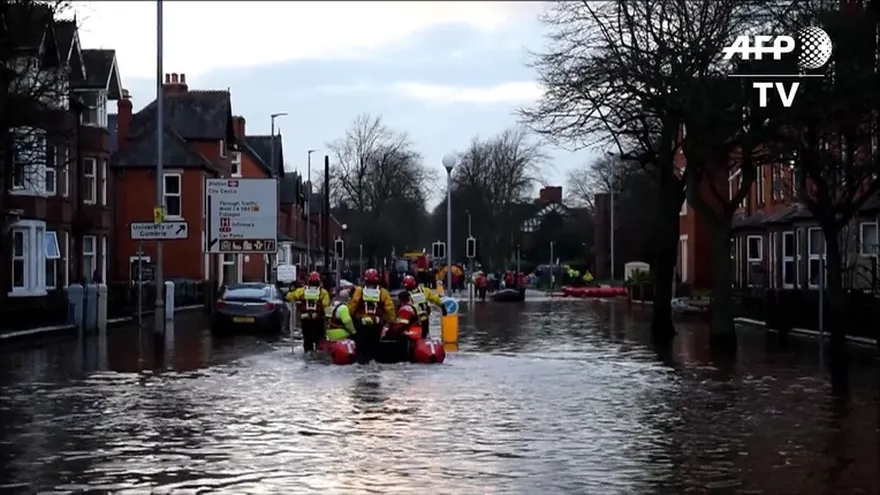 Anuncian fondo de urgencia por tormenta Desmond en Inglaterra