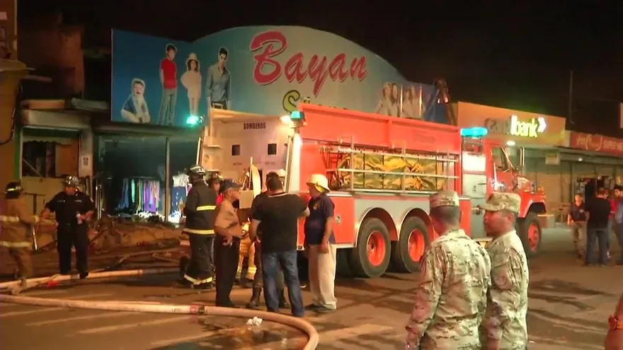 Bomberos batallaron para sofocar incendio en almacén de Aguadulce