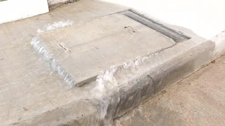 Tuberías rotas en la ciudad