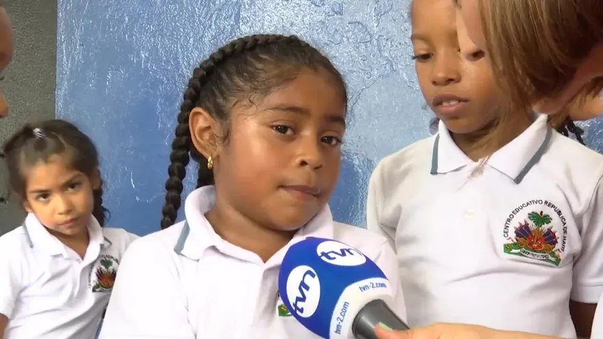 Estudiantes celebran el día nacional de las trenzas