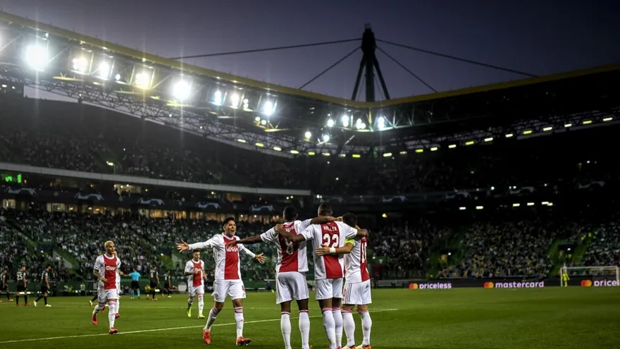 El Ajax, una máquina de anotar goles, vencieron 9-0 al Cambuur