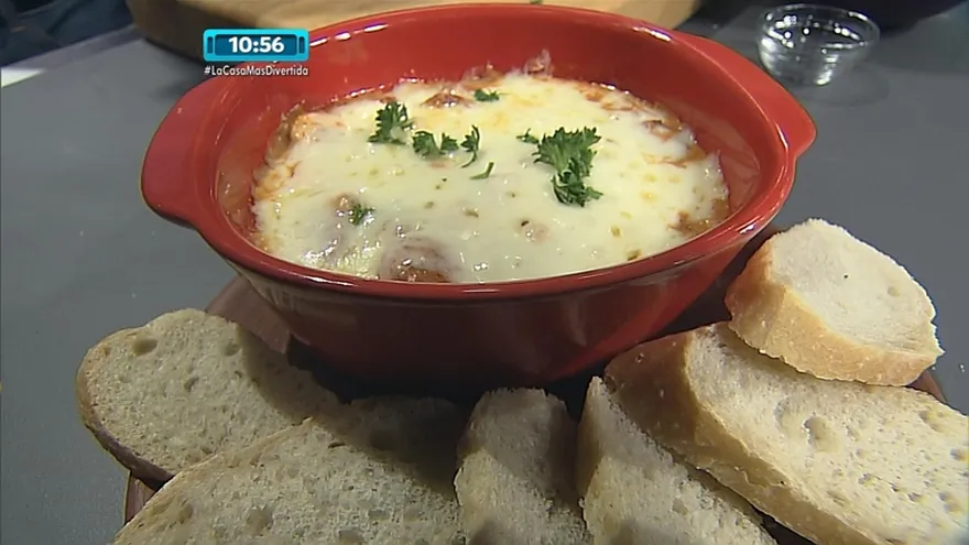 Cazuela de hongos y chorizo español