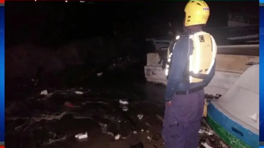 Afectaciones en Puerto Caimito por fuertes oleajes