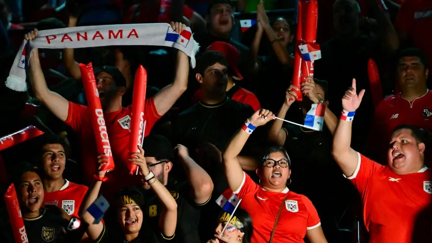 Fanáticos respaldan a la Selección de Panamá en el estadio Rommel Fernández Gutiérrez