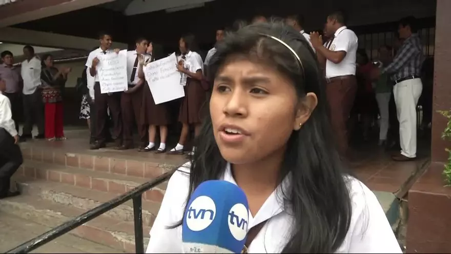 Estudiantes y docentes protestan por el mal estado del Instituto José Dolores Moscote